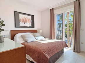 Modern Duplex at Wyndham in 5 min to the beach, Fuengirola